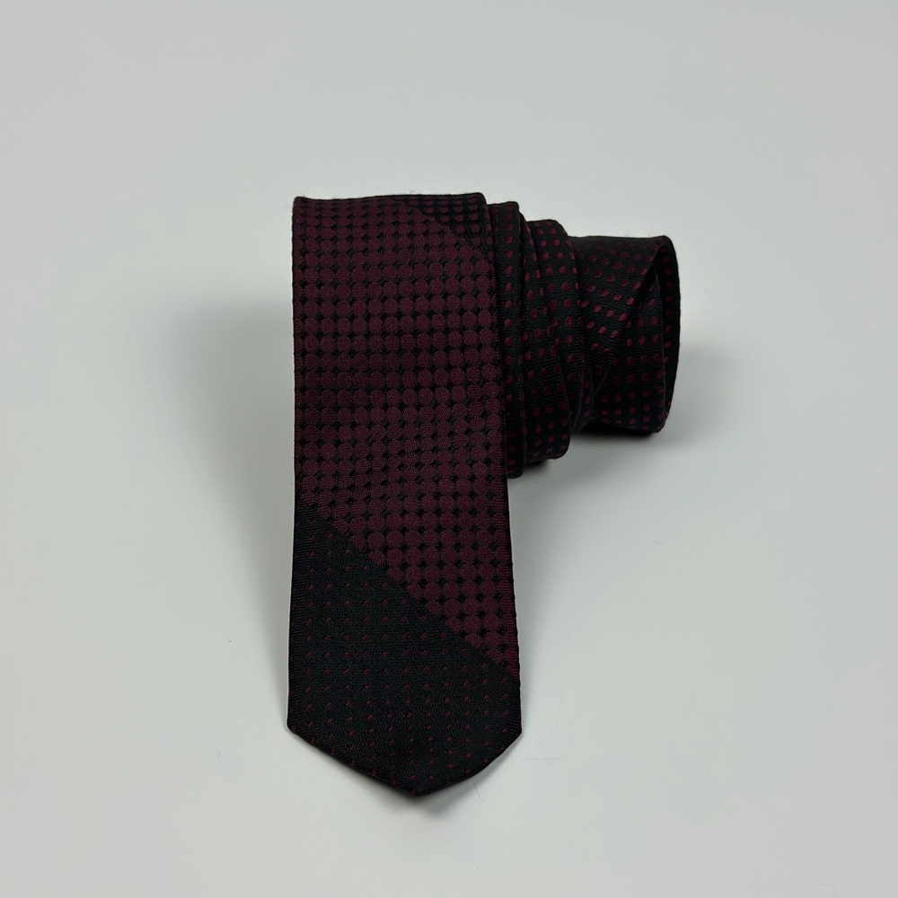 Vintage Y2K David Bowie Keanan Duffy Red Burgundy Black Dot Skinny Tie 2” X 58”